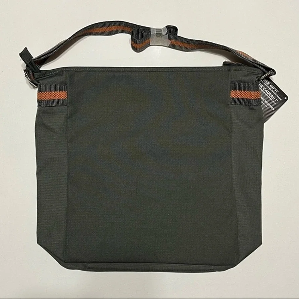 Curve messenger bag